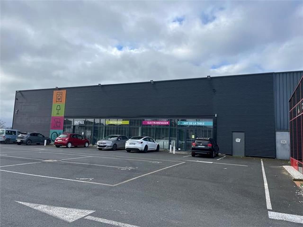 Local commercial à louer, au coeur de la zone com