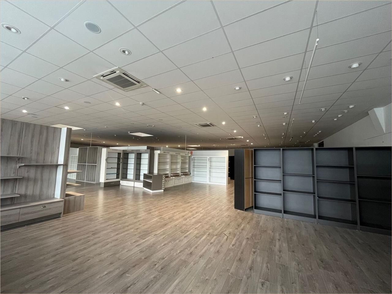 Local commercial à louer, au coeur de la zone com