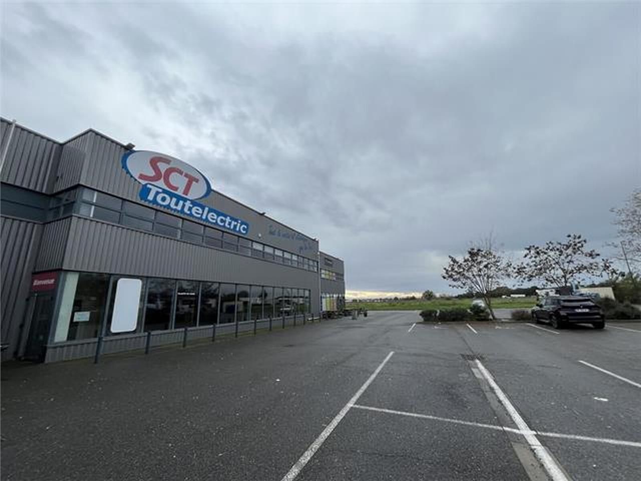 Entrepôt à louer, situé à l'ouest de Toulouse, à 