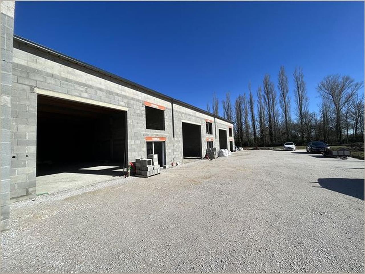 Locaux d'activités neufs à louer, situés au sud-e