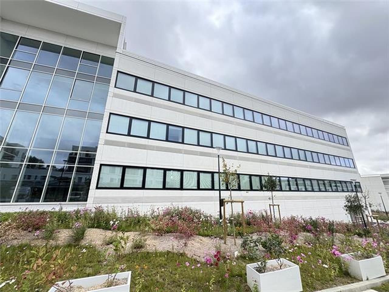 Nous vous proposons une surface de bureaux neufs 