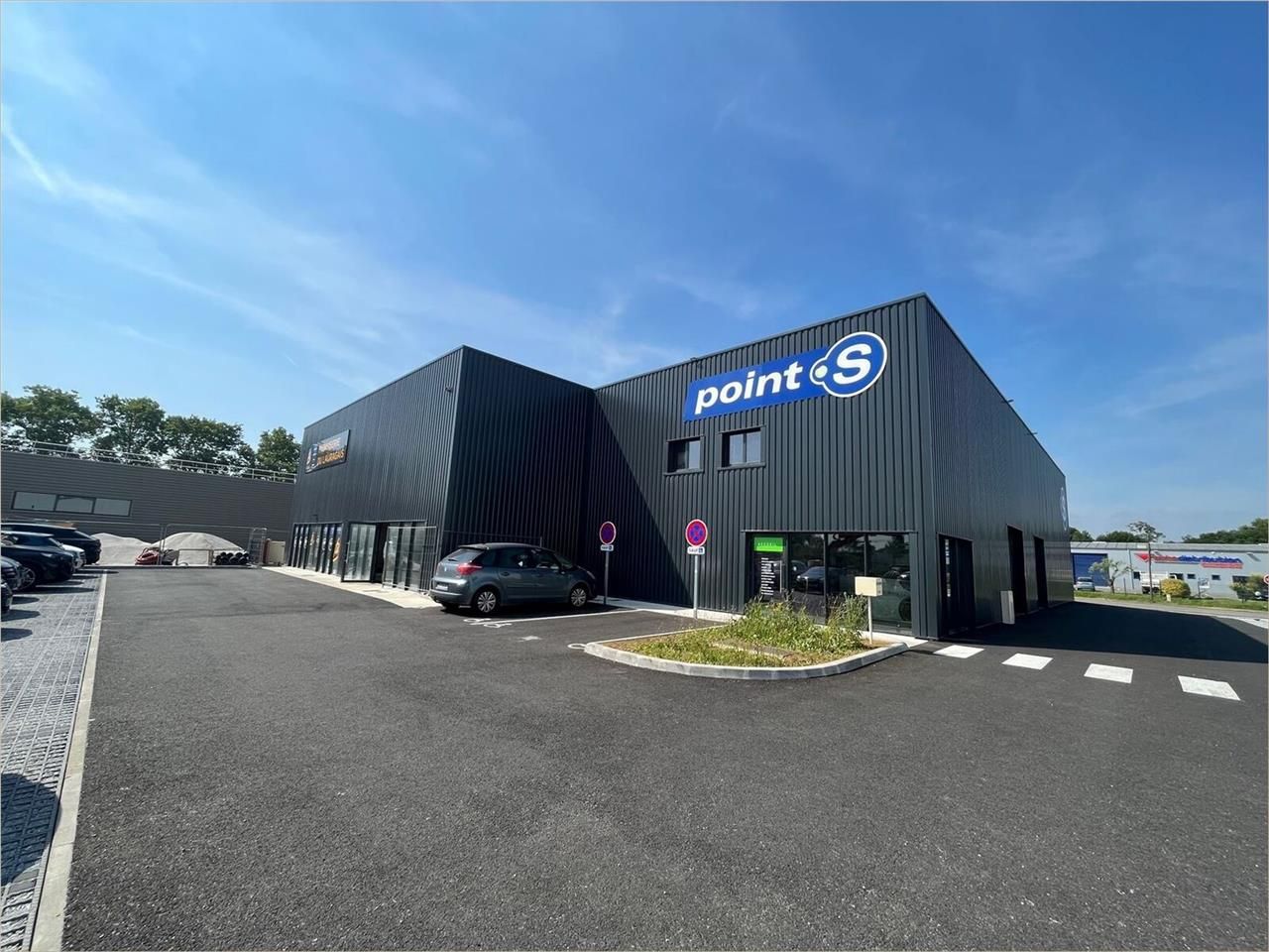 Local commercial à louer, au coeur de la zone com