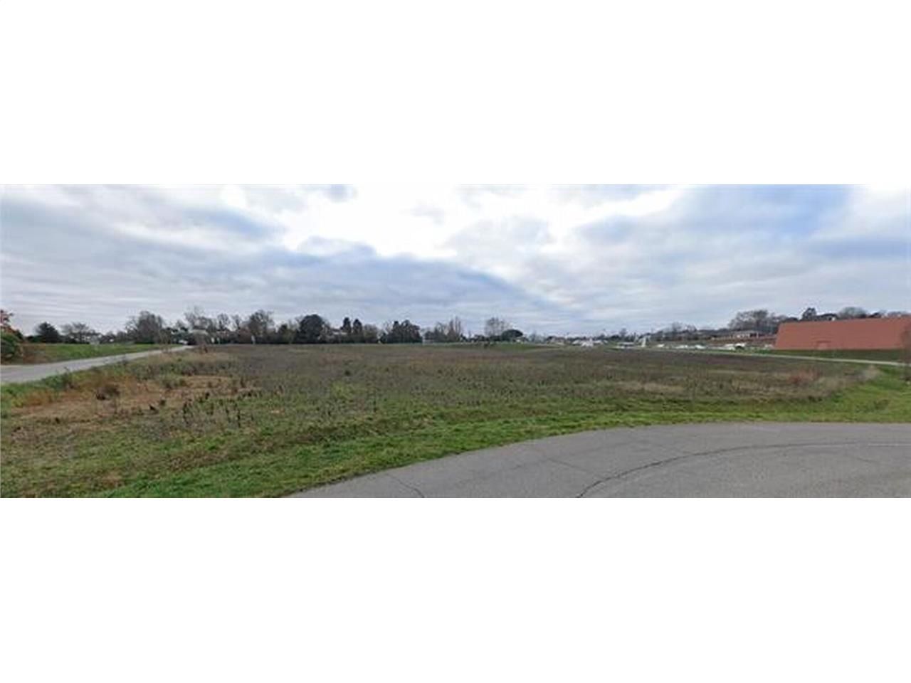 Sur un terrain de 5 622 m², situé à l'est de Toul