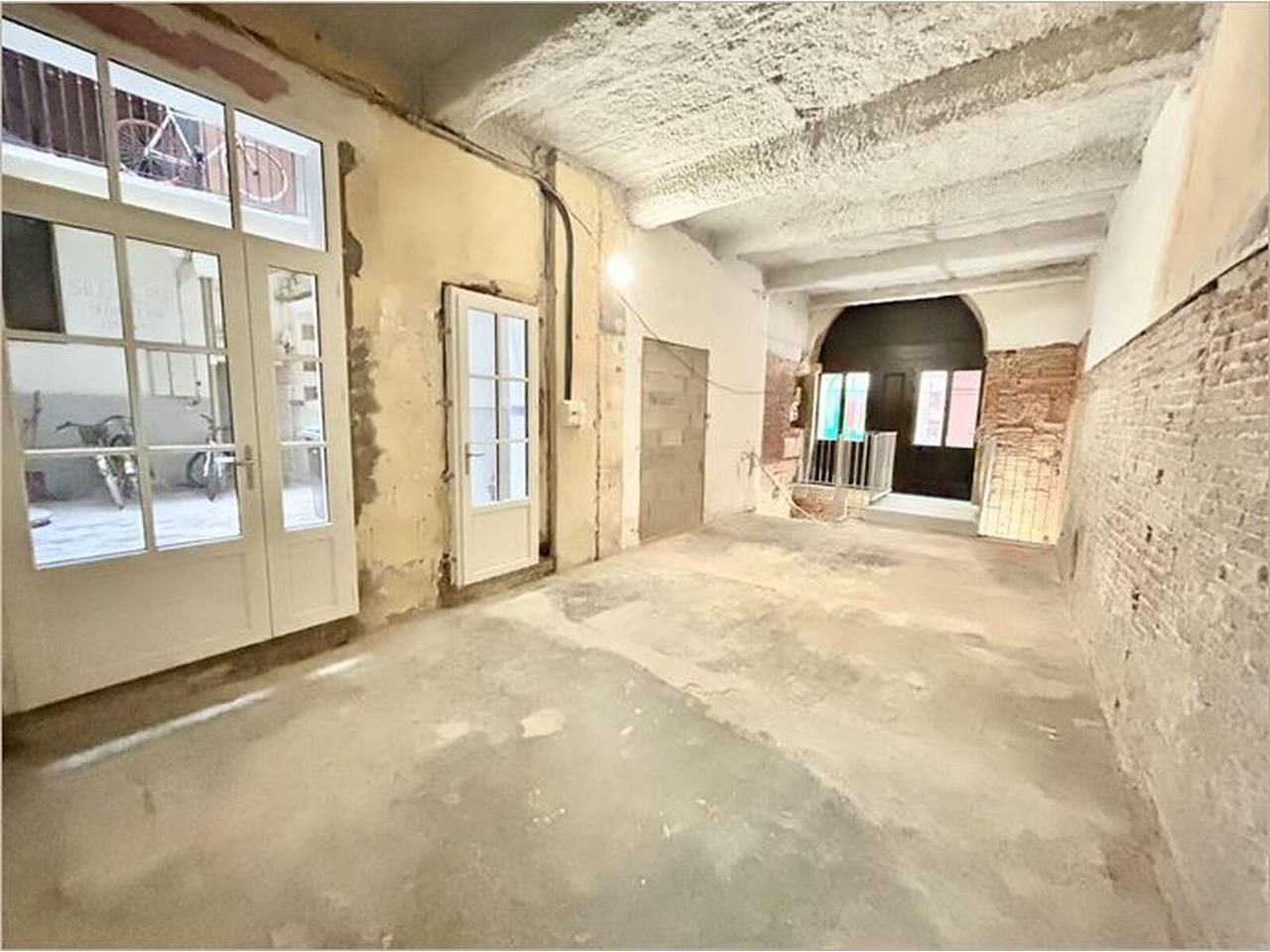 Local commercial à louer, au coeur du quartier de