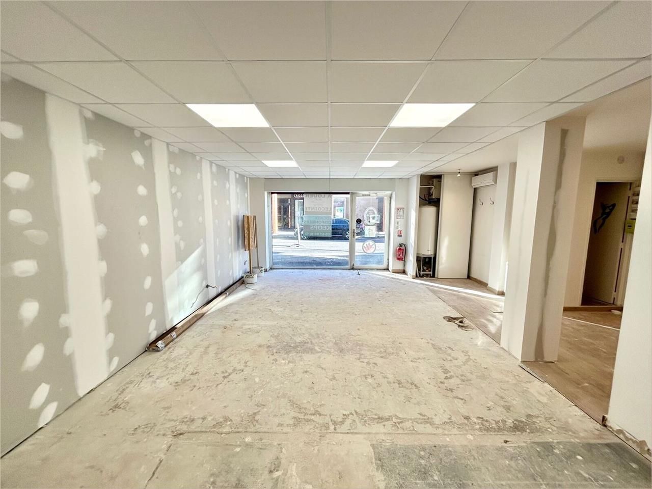 Local commercial disponible en location avec une 