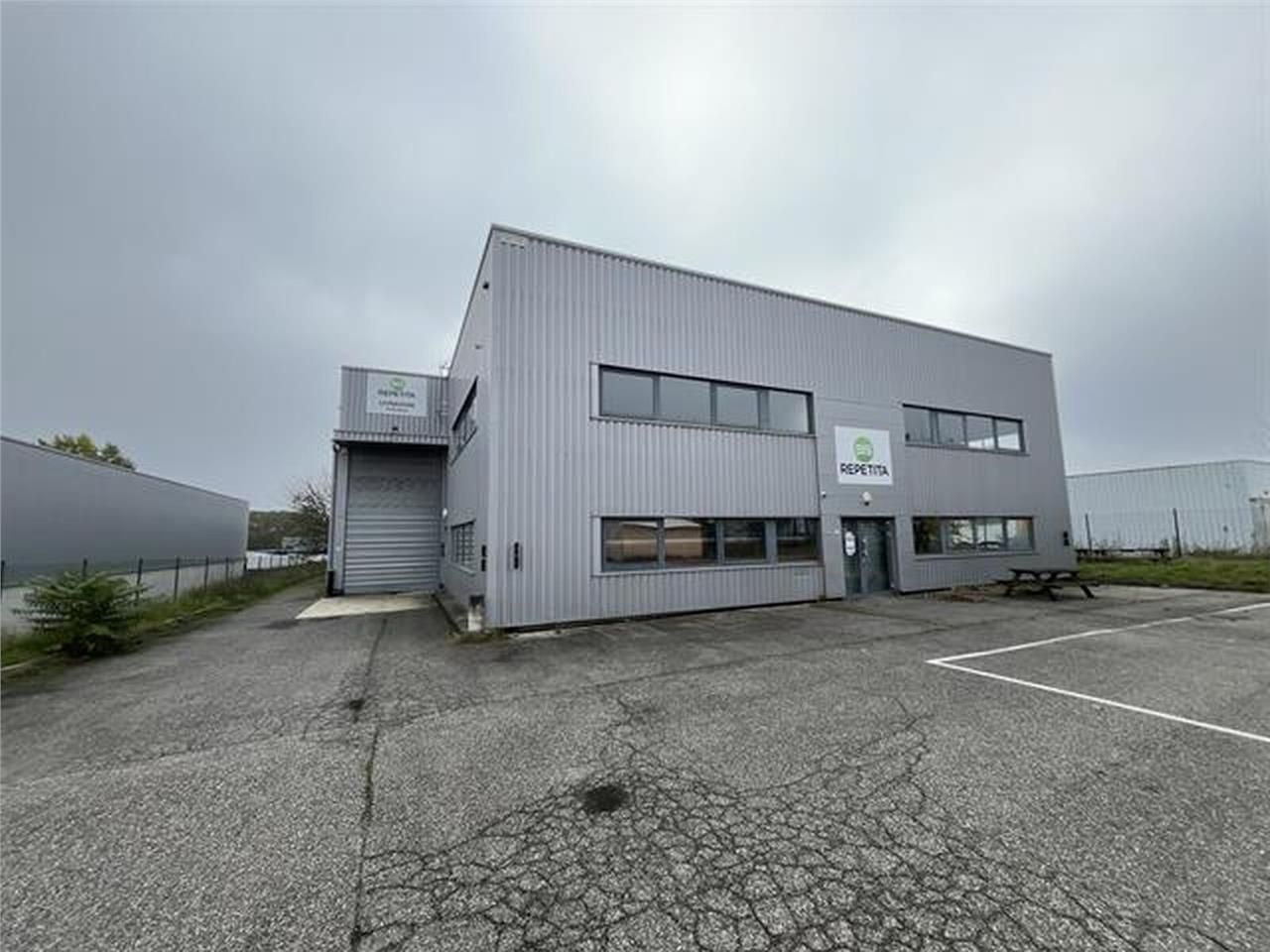 Bâtiment d'activités indépendant, idéalement situ