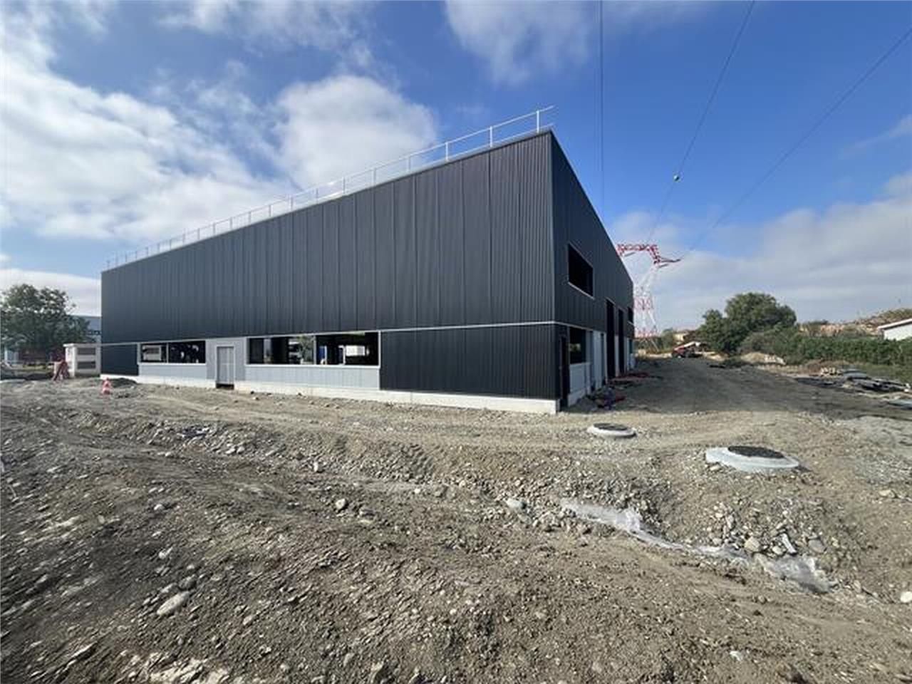 Locaux d'activités neufs à vendre, à proximité im