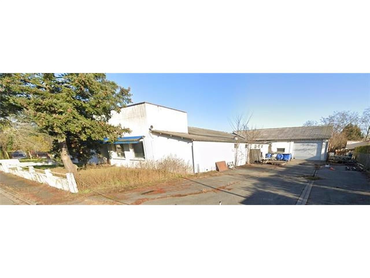 Bâtiment d'activités indépendant à rénover, situé