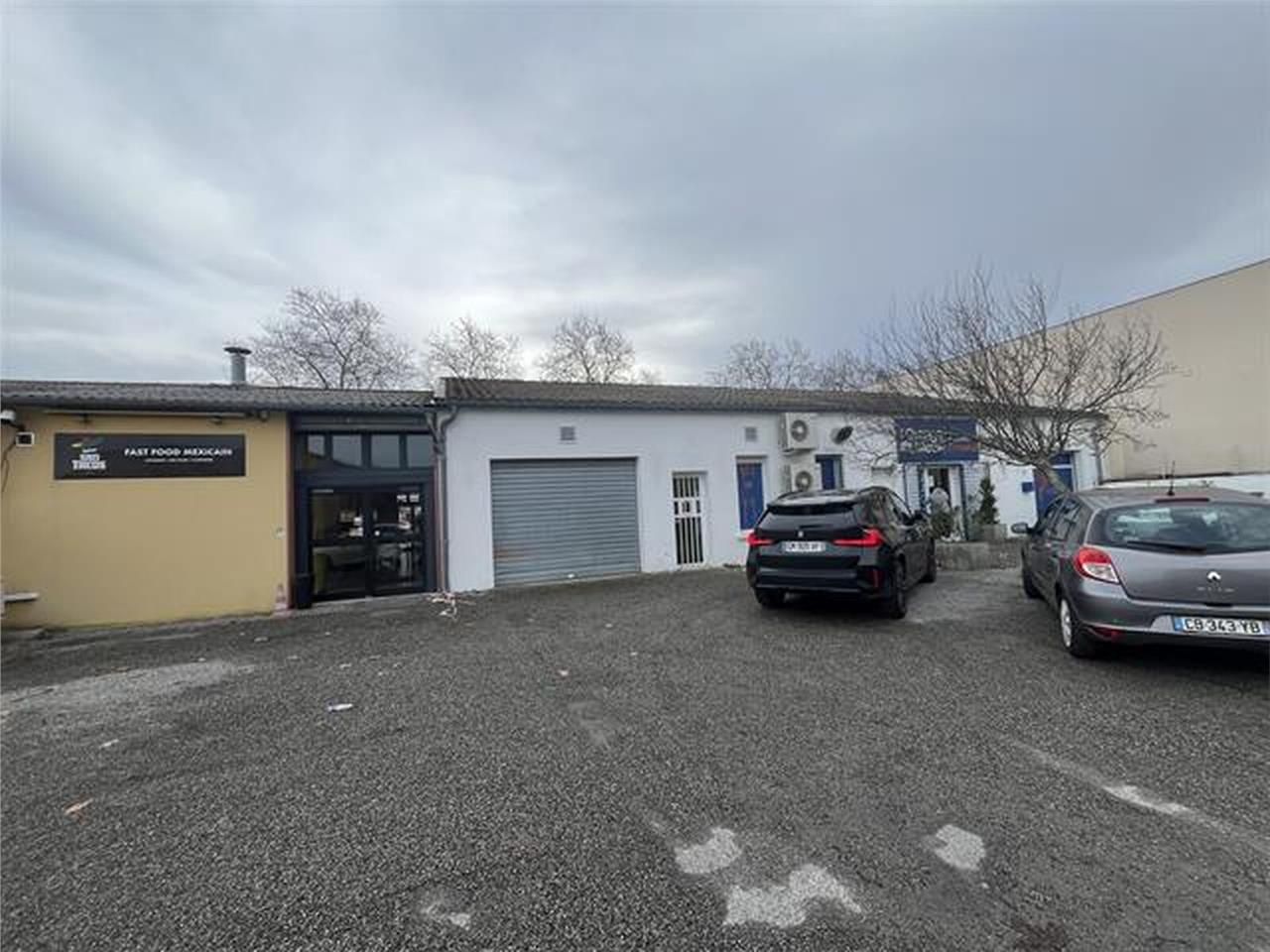 Bâtiment d'activités et commercial à vendre, situ