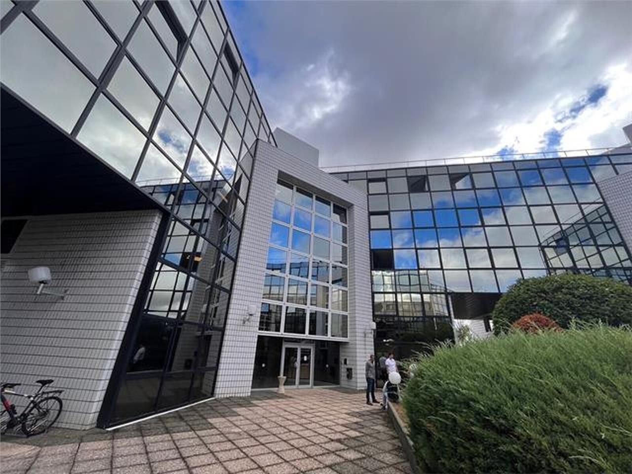 Surface de bureaux à vendre idéalement située à p