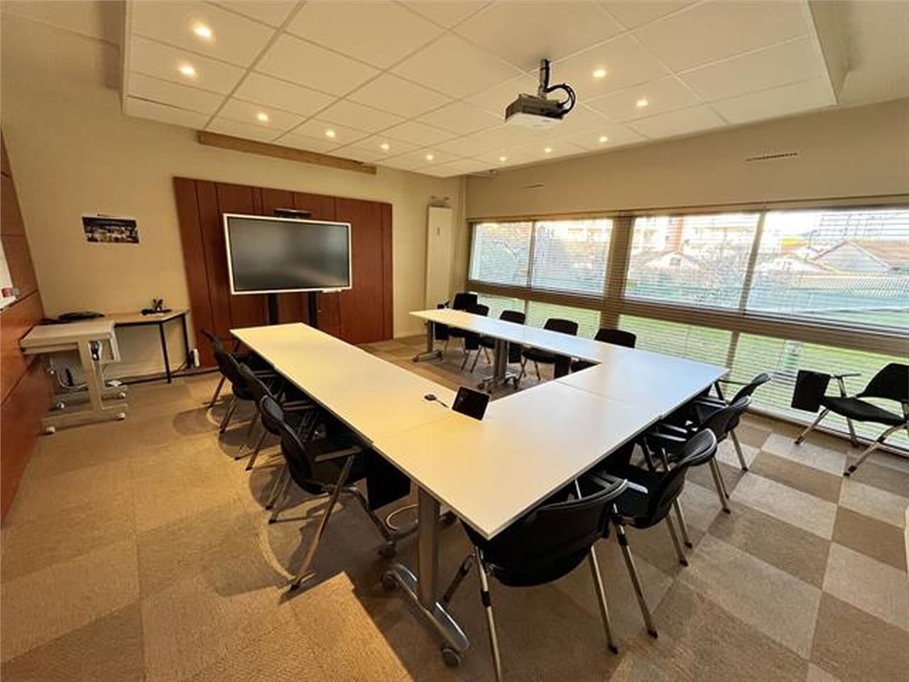 - A VENDRE - Surface de bureaux proposée à la v