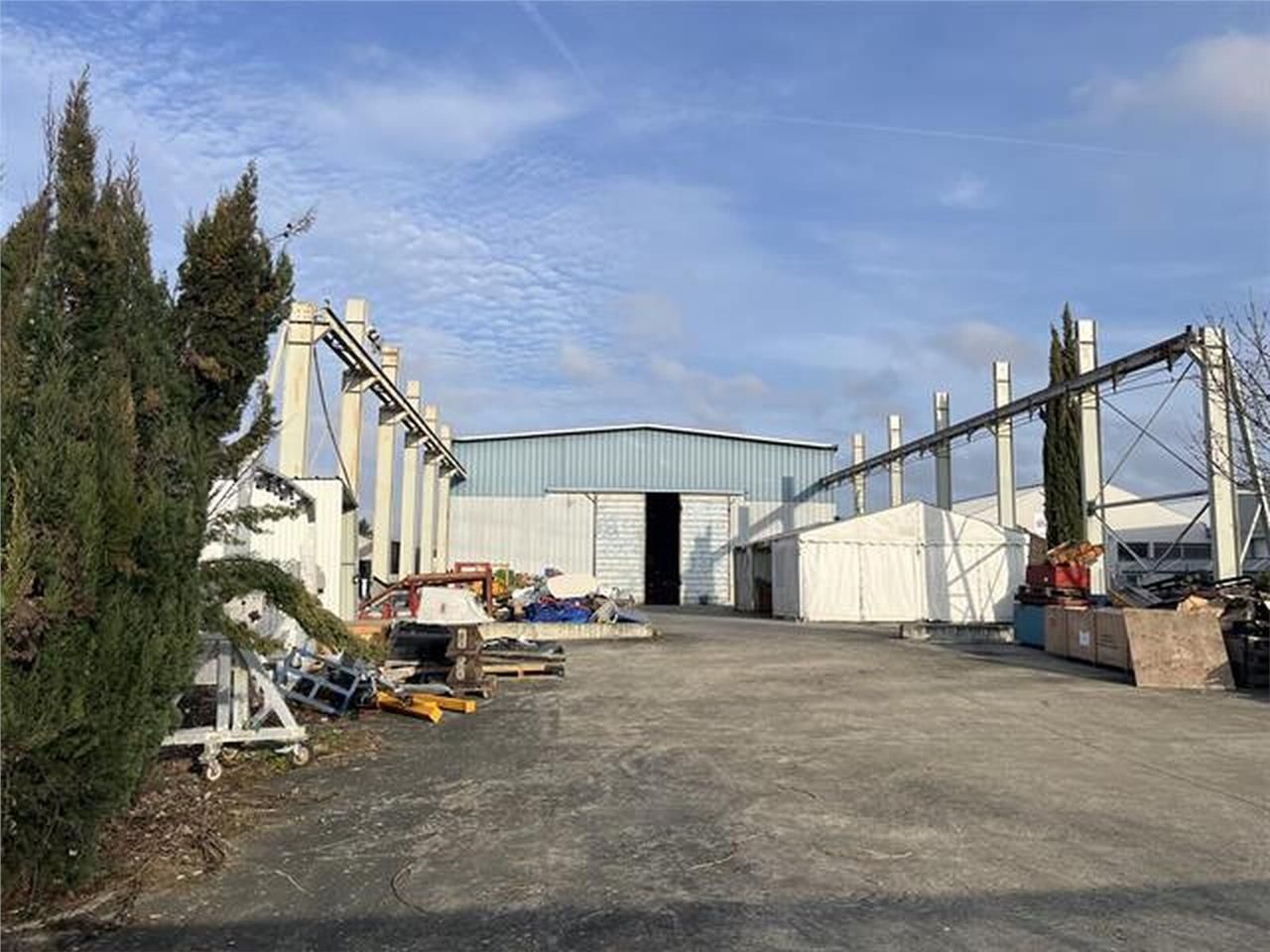 Local d'activités indépendant à louer, situé au s