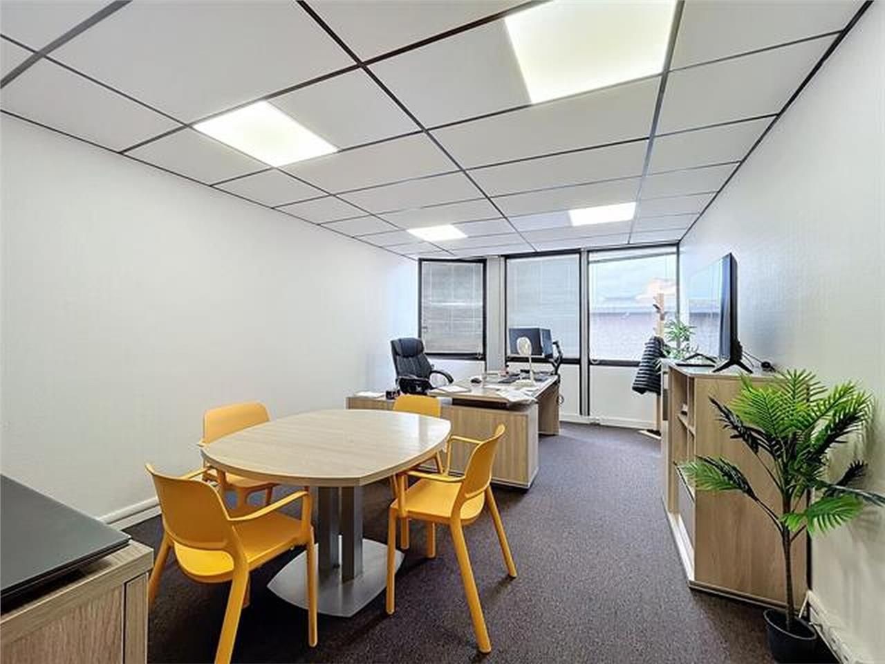 - A LOUER -  Surface de bureaux idéalement située