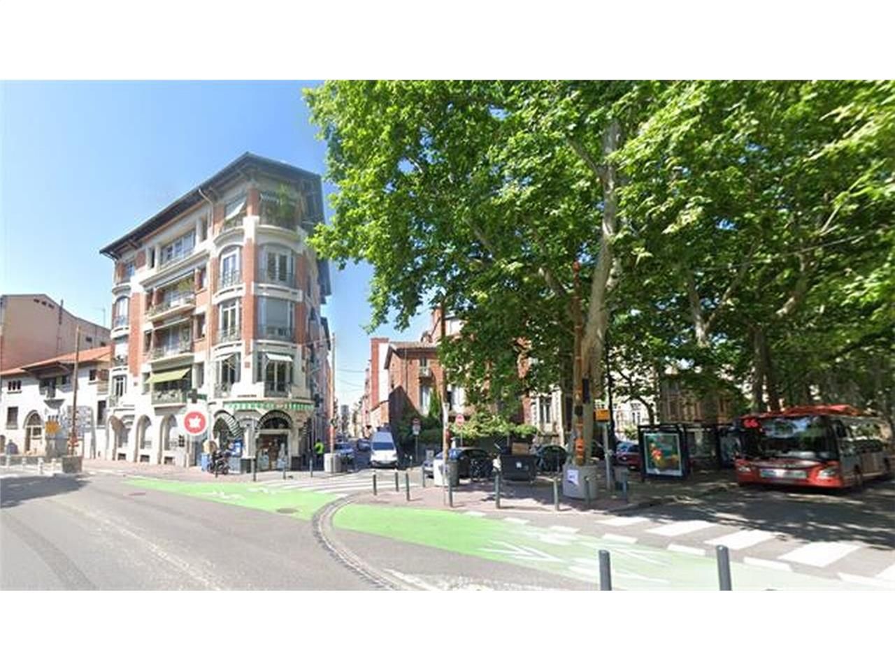 Bureaux disponibles en location au rdc d'un immeu