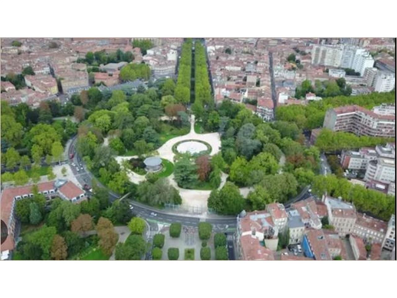 Bureaux disponibles en location au rdc d'un immeu