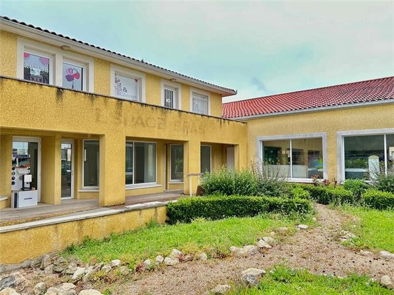 Local commercial/professionnel disponible au sein