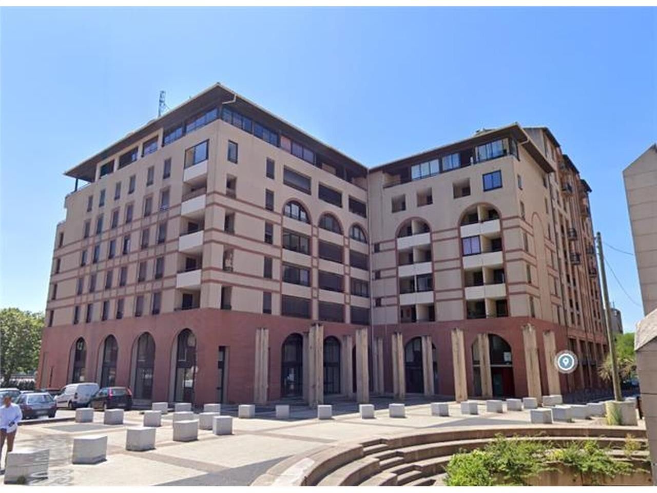 BUREAUX À VENDRE - 1 376 m²  Emplacement premium 