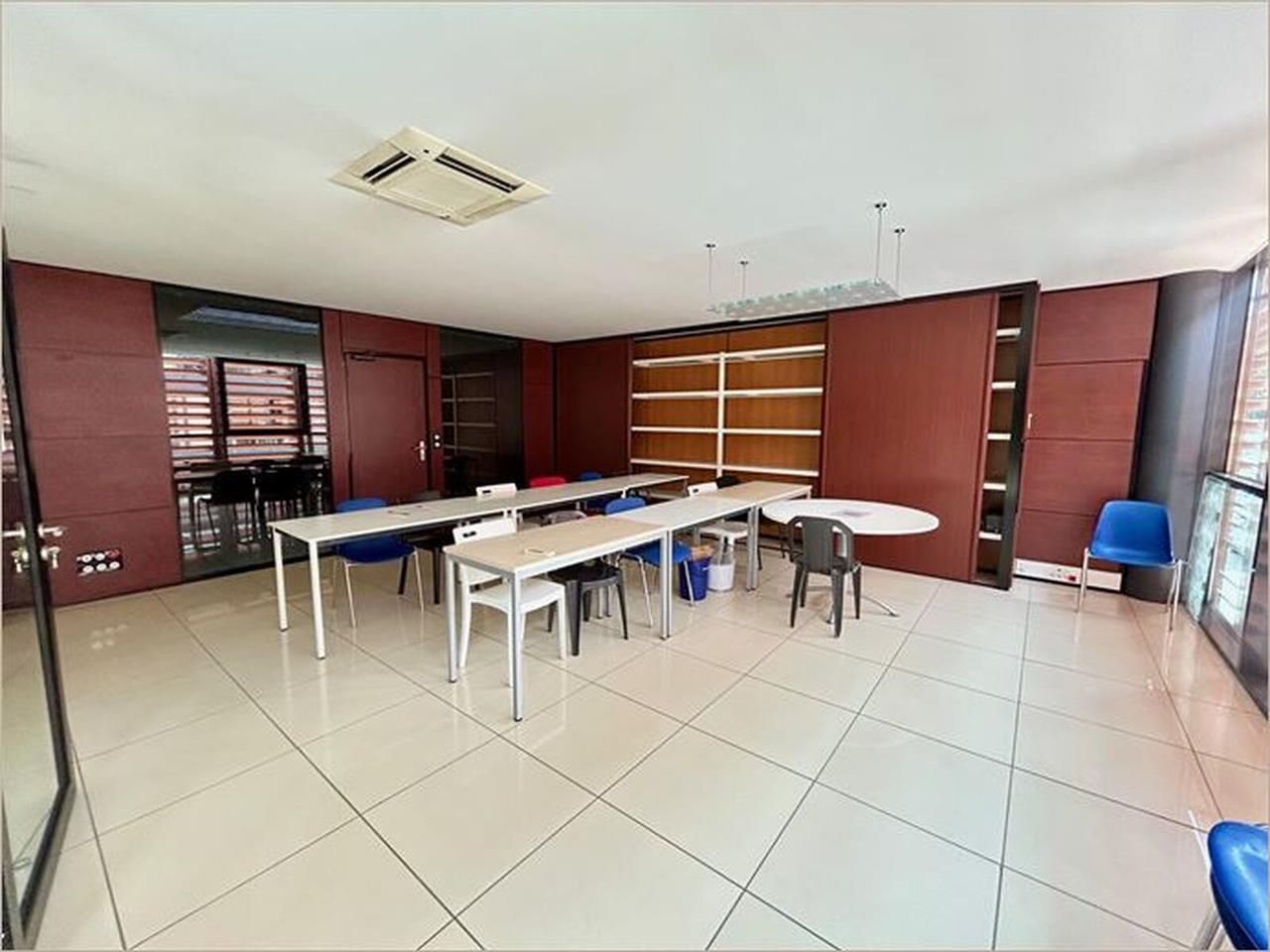 Nous vous proposons une surface de bureaux à la l