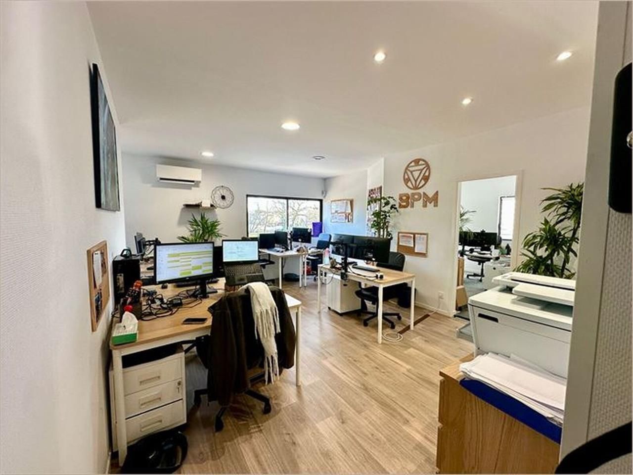 Nous vous proposons en location une surface de bu