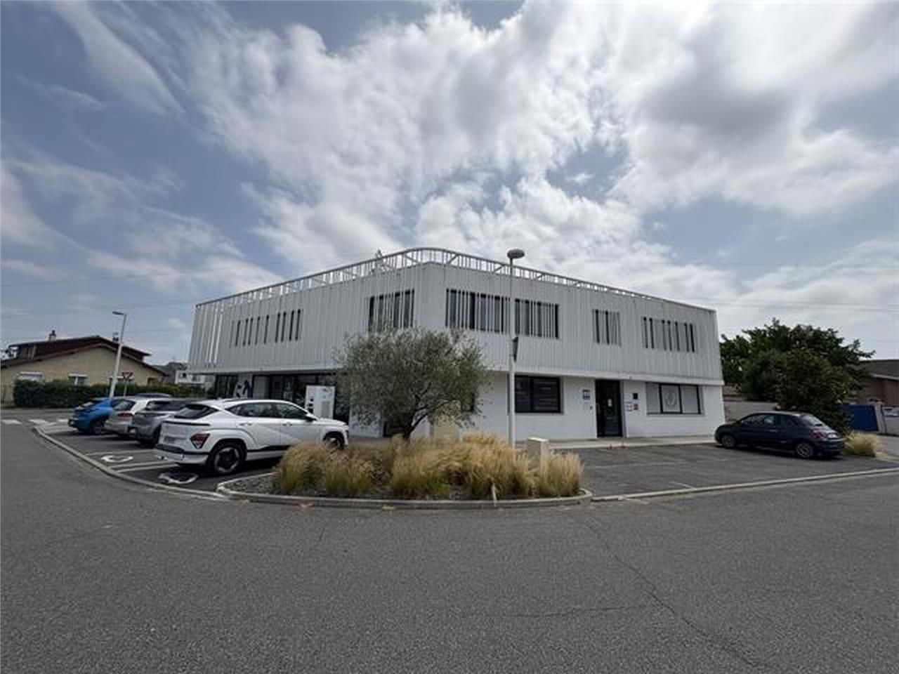 - BUREAUX A LOUER -  Au sein d'un immeuble indépe