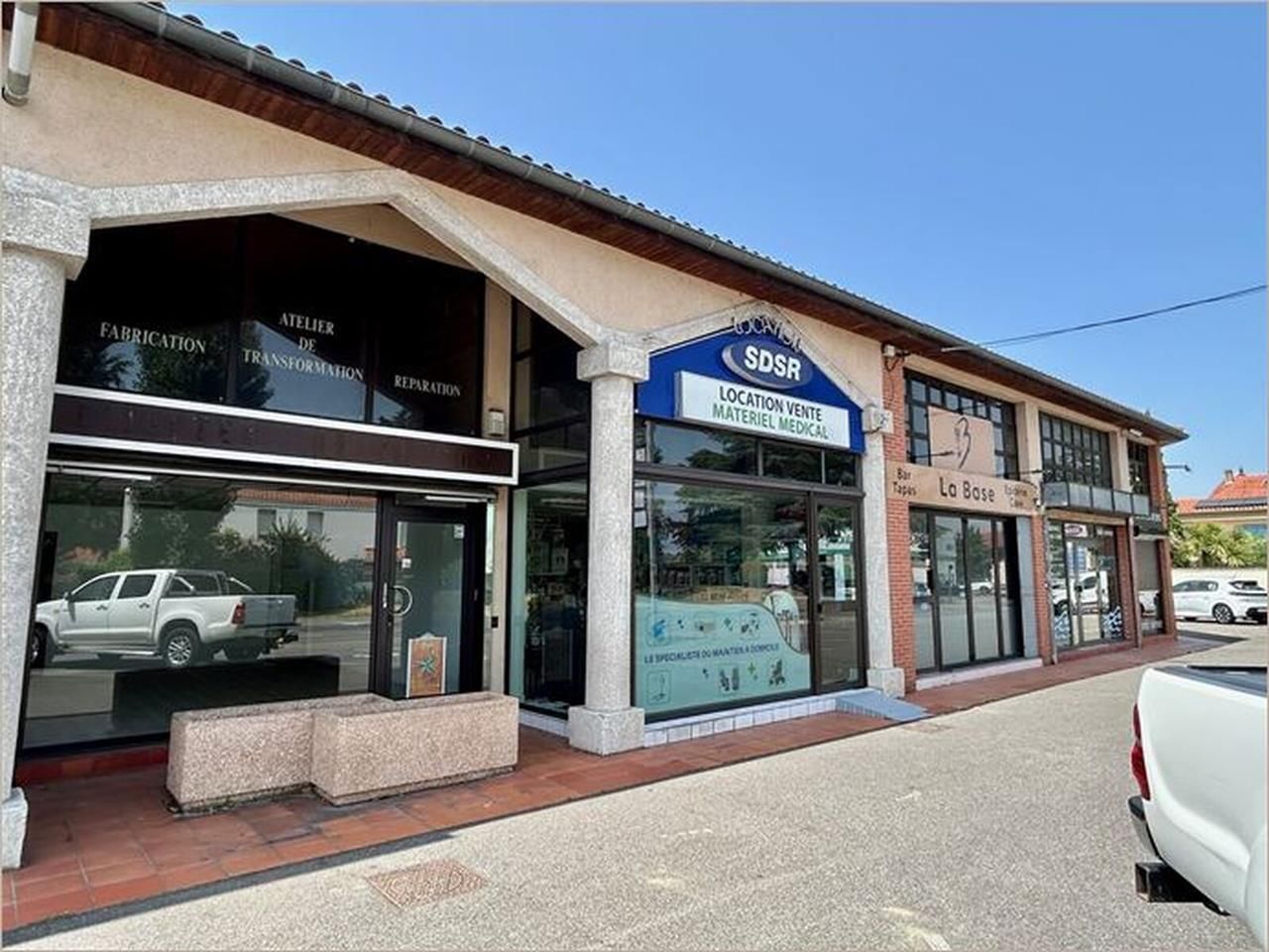 Local à vendre au sein d'un centre commercial ave