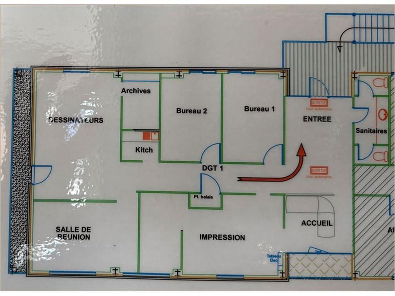 - A LOUER -   Au sein d'un immeuble de bon standi