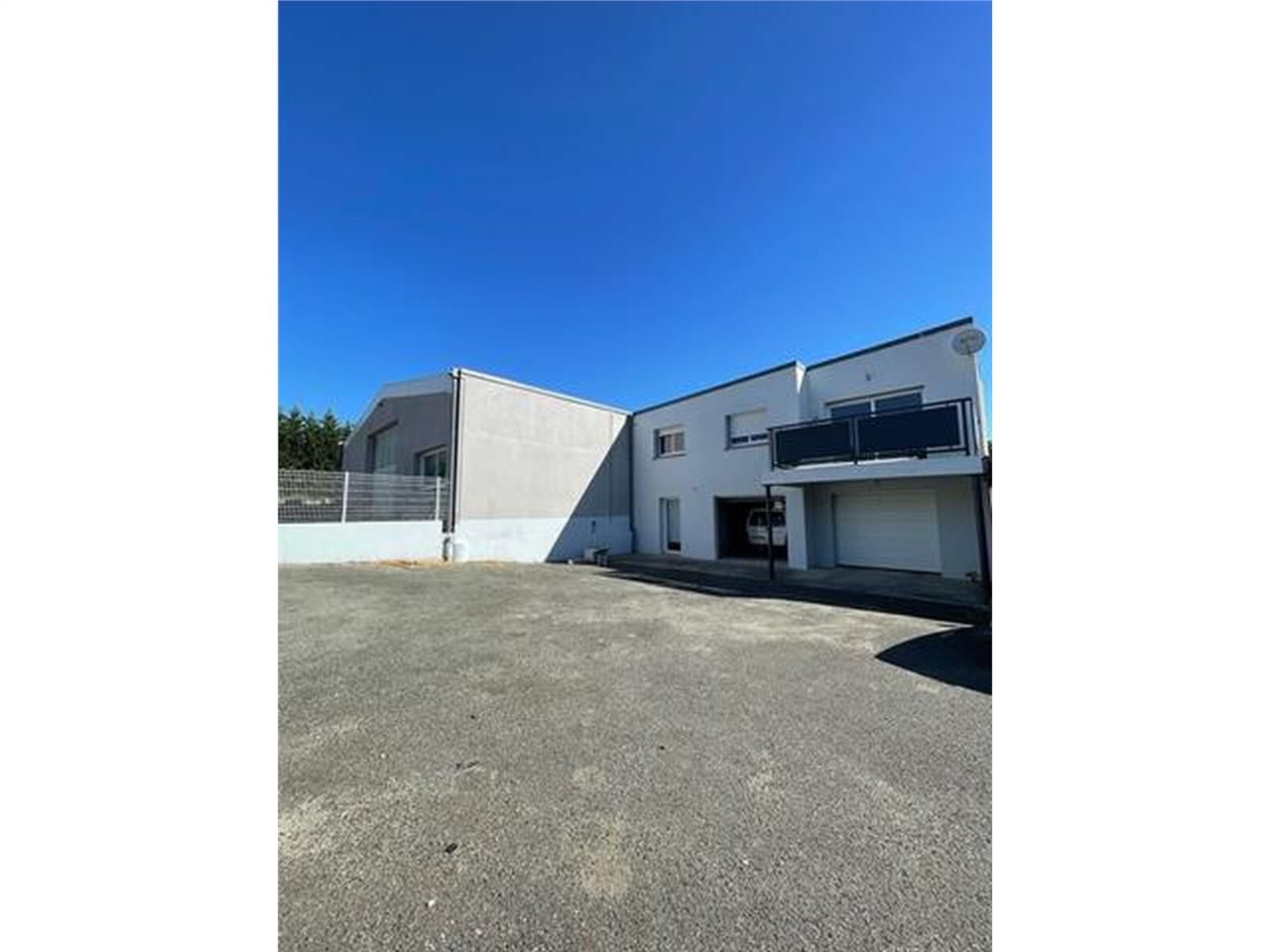 Bâtiment d'activités indépendant à louer, situé a