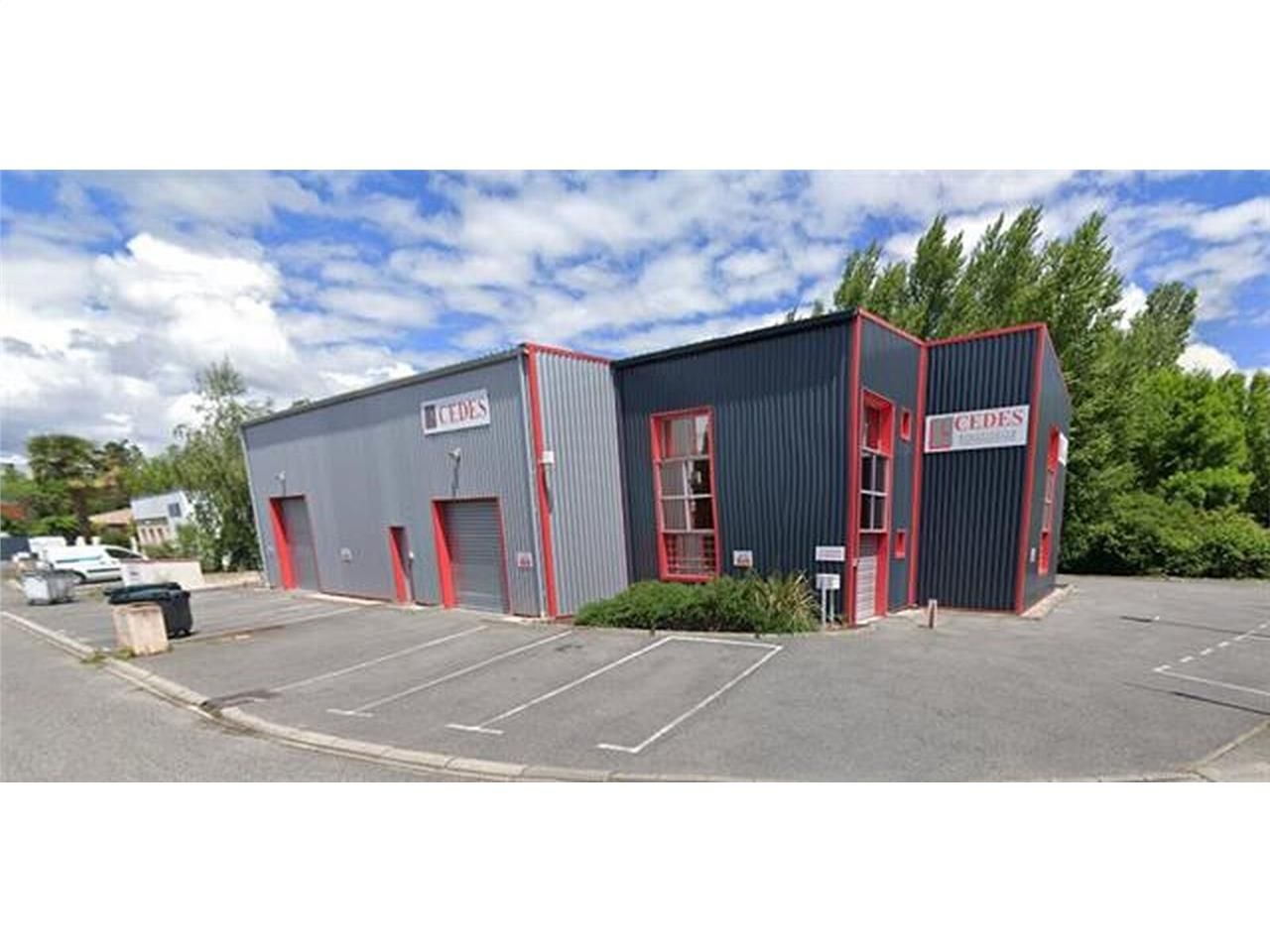 Bâtiment d'activités indépendant à louer situé à 