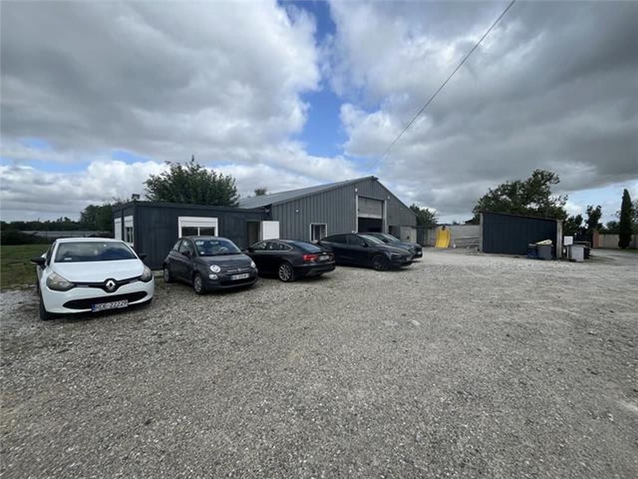 Bâtiment d'activités indépendant à louer, situé a