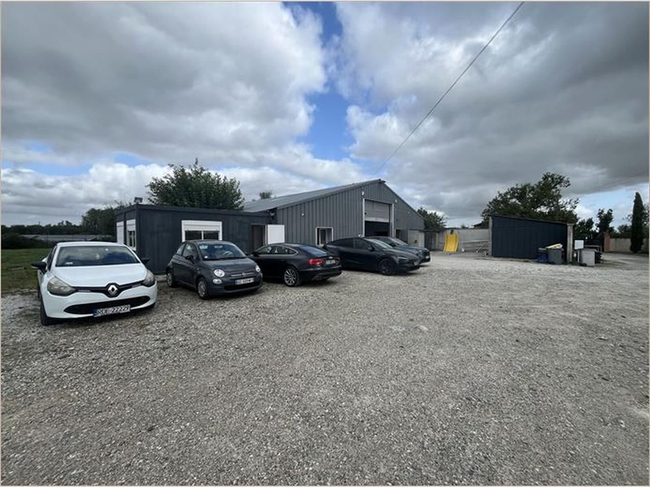 Bâtiment d'activités indépendant à louer, situé a