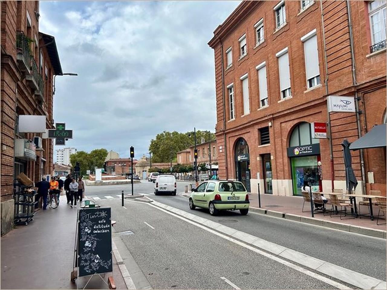 Local commercial idéalement situé au coeur du vie