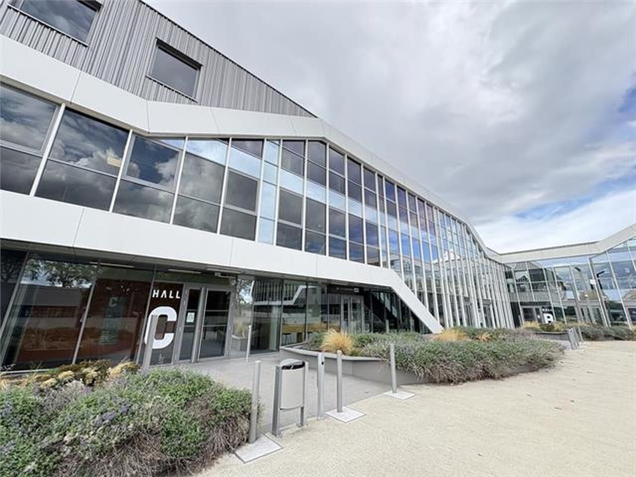 - A LOUER -  Surface de bon standing à usage de b