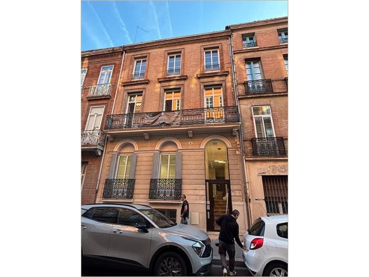 - A LOUER - OPPORTUNITE RARE !!  Immeuble indépen