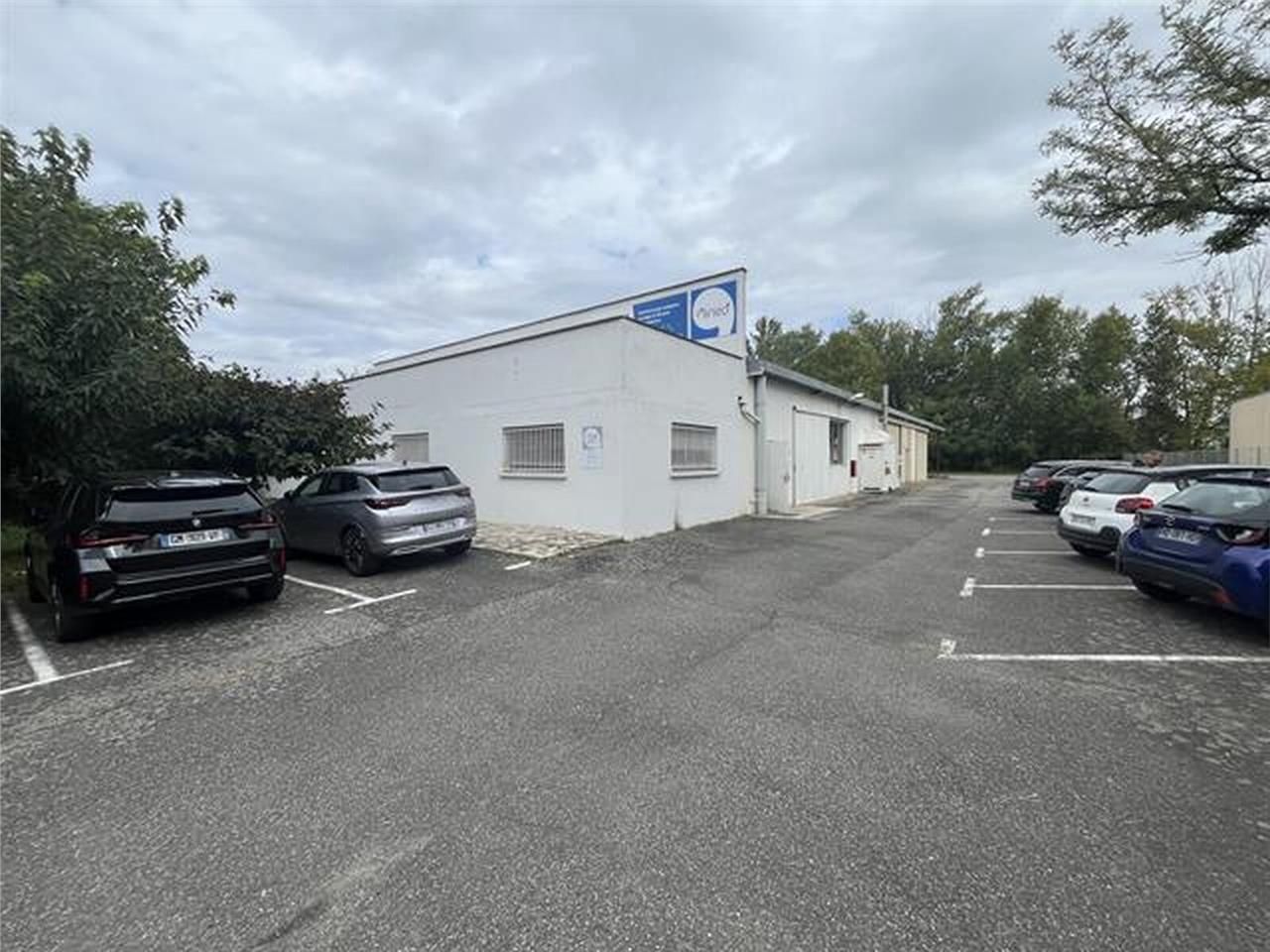 Bâtiment d'activités indépendant à louer, au nord