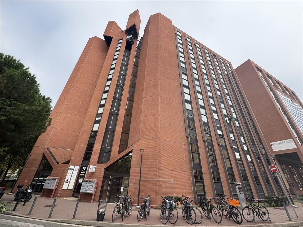 - A VENDRE -    Au sein d'un immeuble tertiaire i