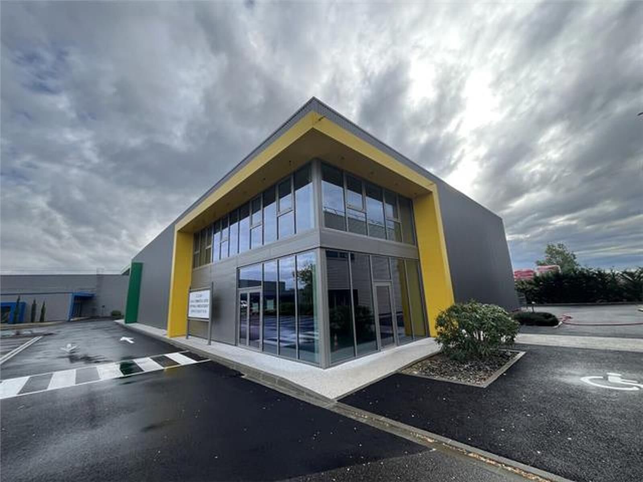 Local d'activités et commercial neuf à louer, idé