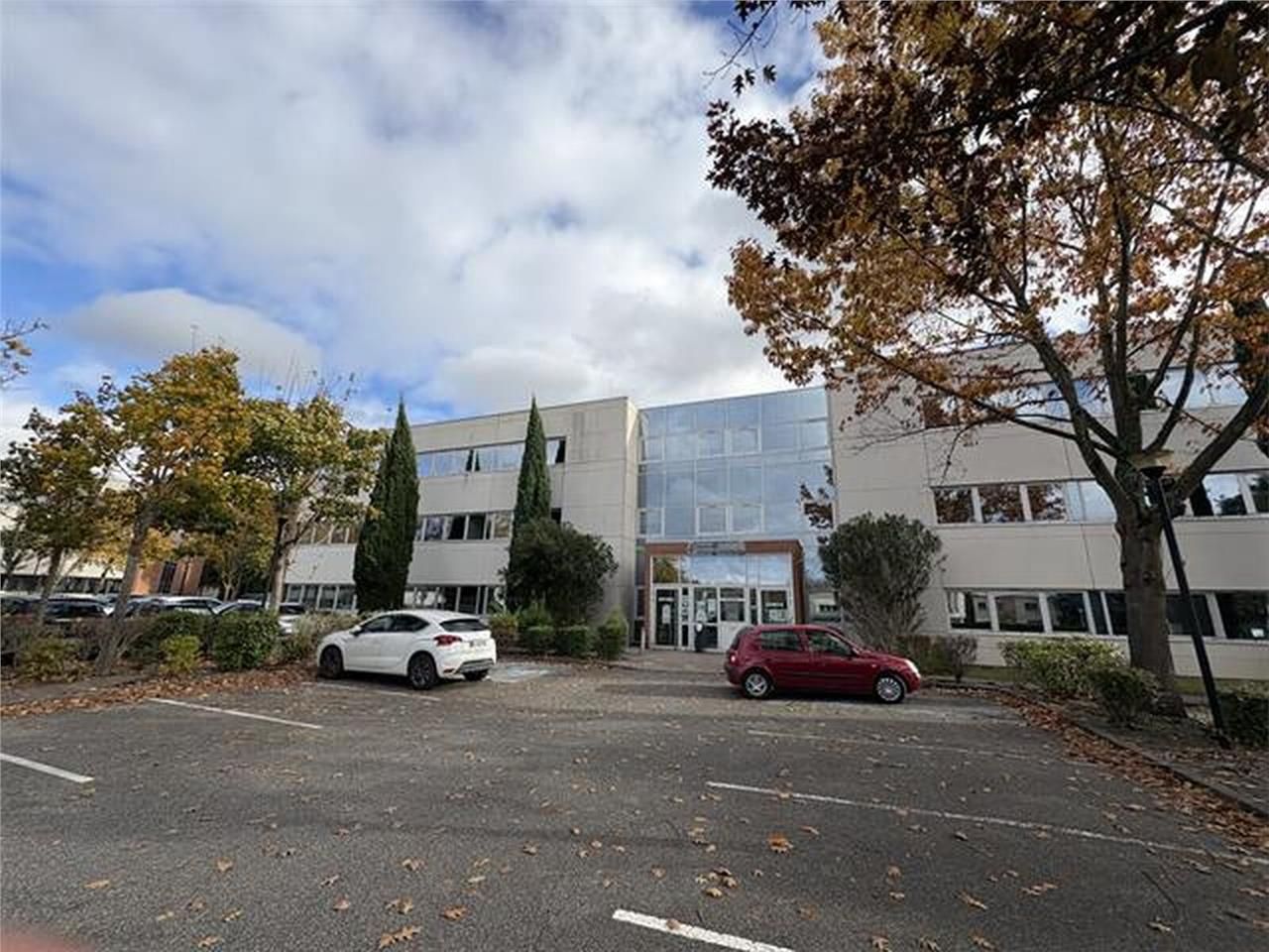 - A LOUER - OPPORTUNITE RARE !!  Immeuble de bure