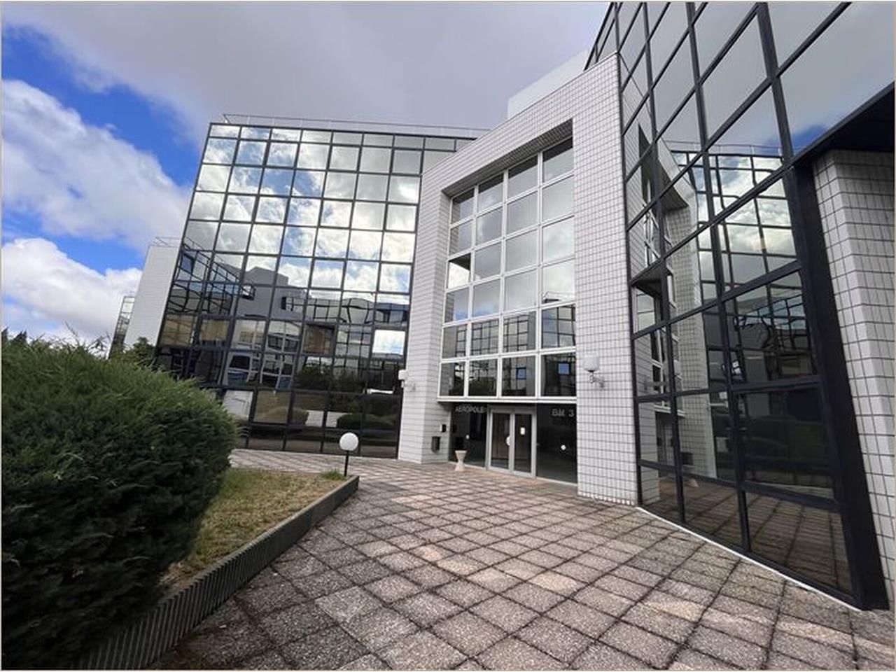 - A LOUER -   Surfaces de bureaux à louer idéalem