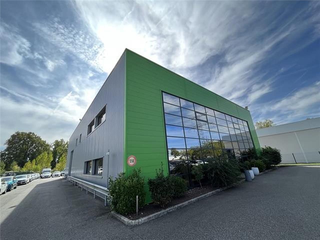 Bâtiment d'activités indépendant à vendre, situé 