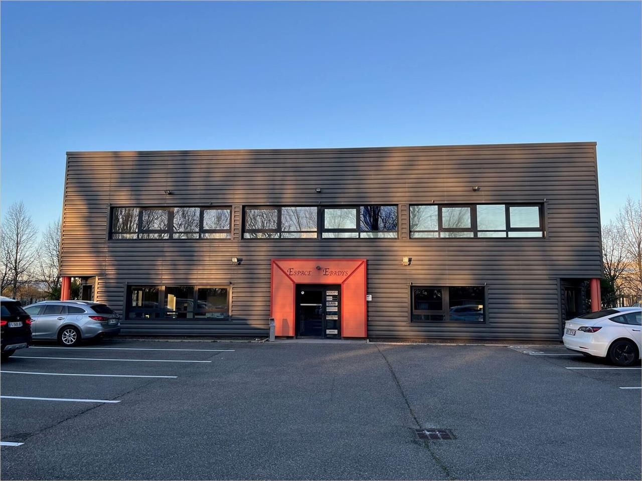 Surfaces de bureaux situées dans un immeuble de b