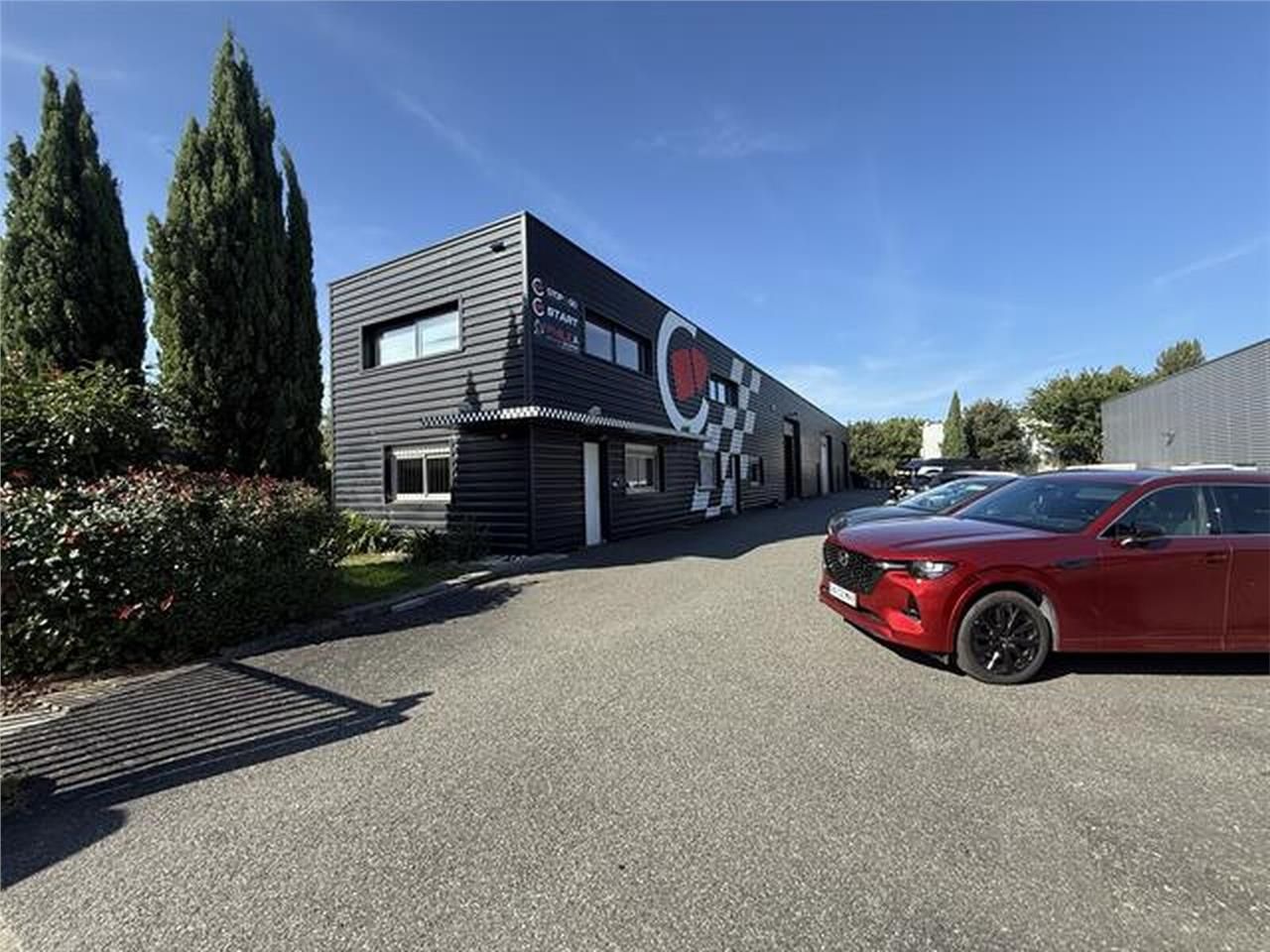 Local d'activités indépendant en très bon état da