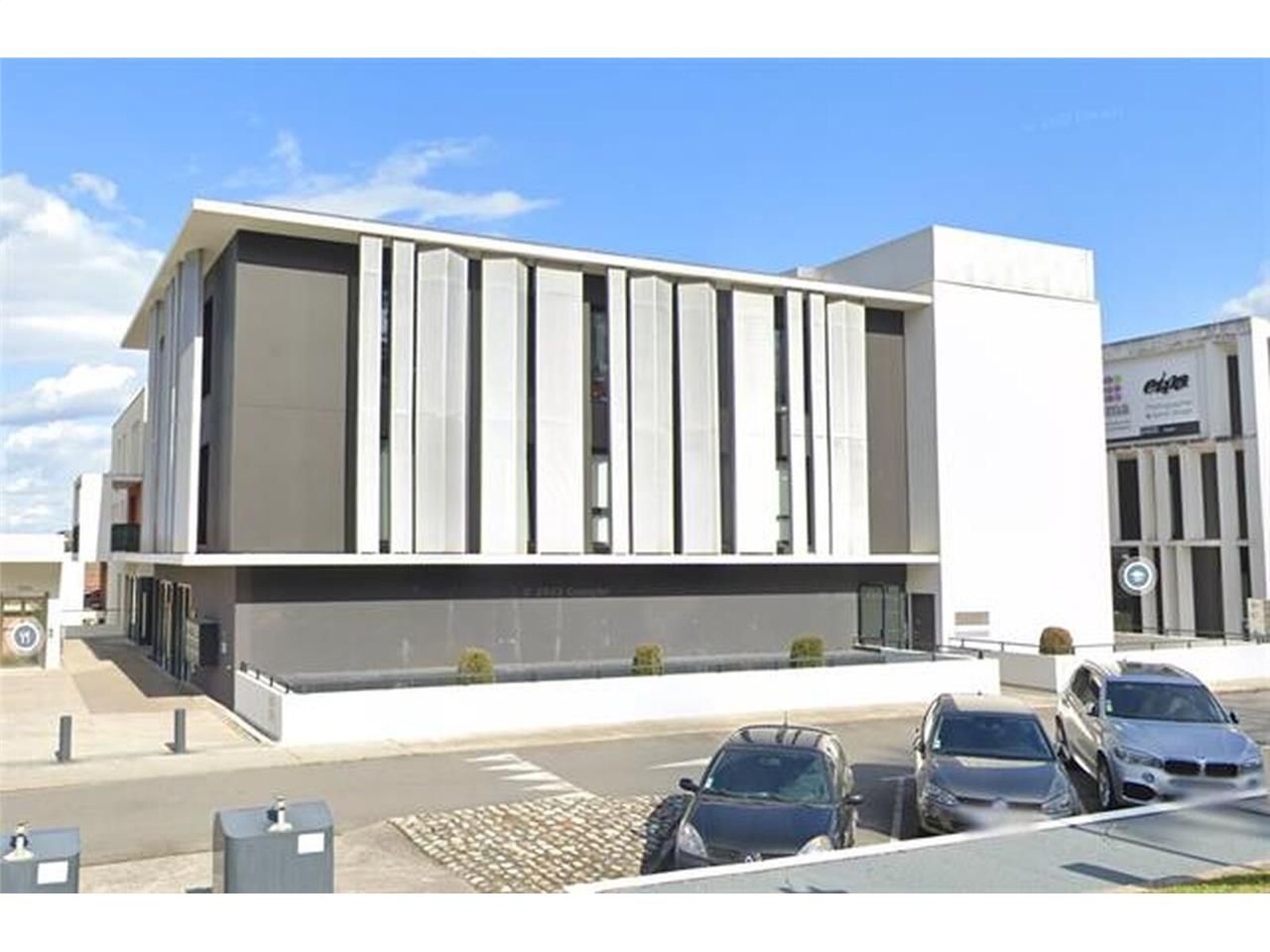 Nous vous proposons à la vente une surface de bur