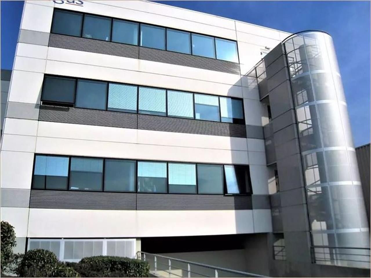 Nous vous proposons des surfaces de bureaux à la 