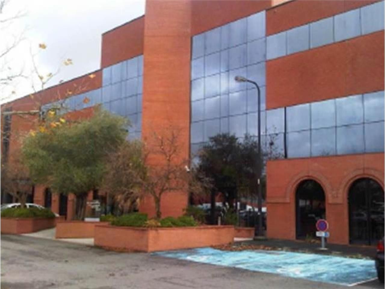 Nous vous proposons des surfaces de bureaux à lou