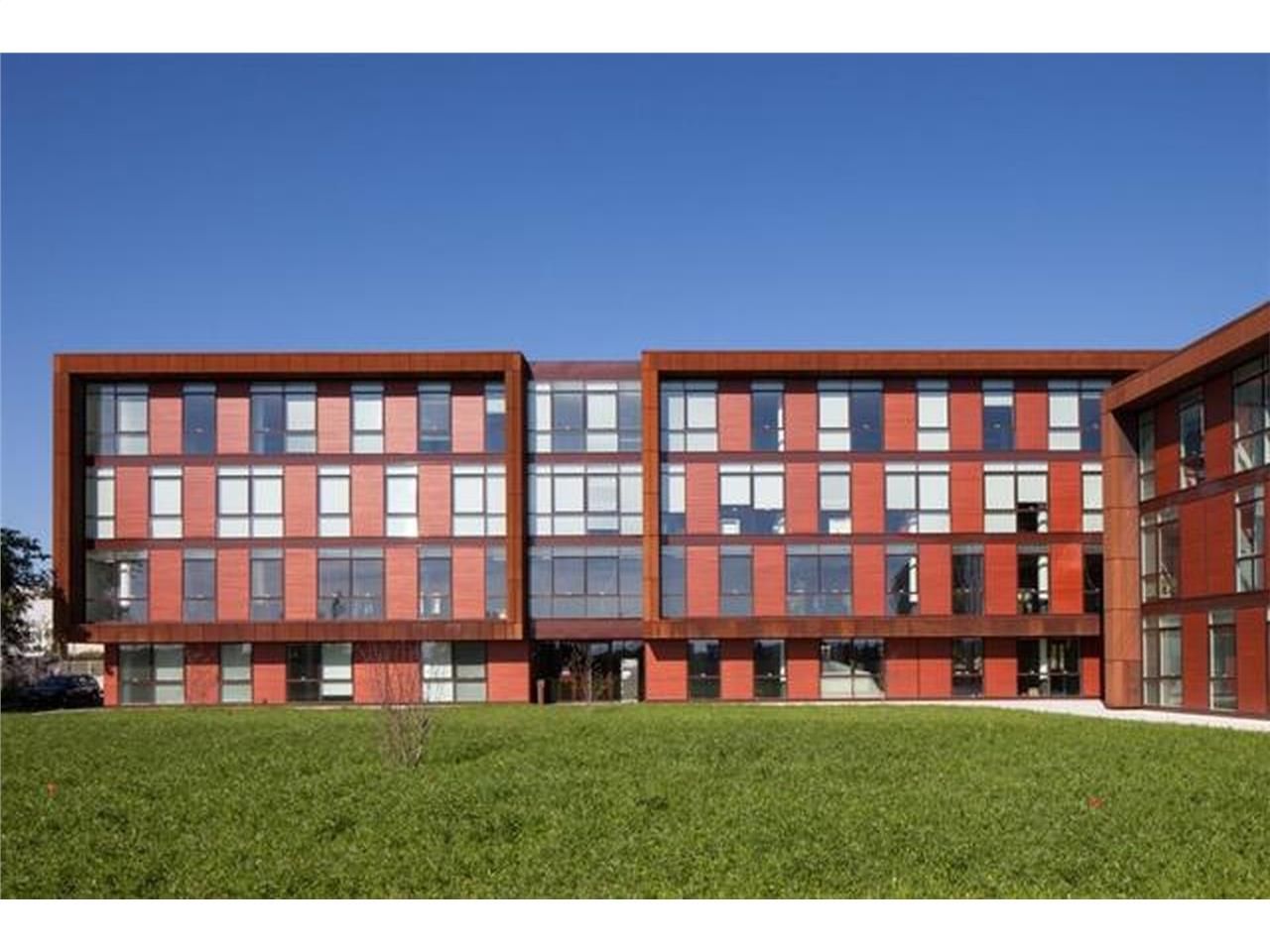 Surfaces de bureaux à louer dans un immeuble de g