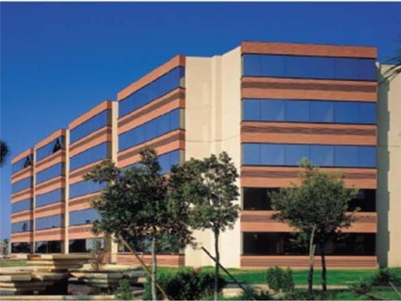 Nous vous proposons des surfaces de bureaux à lou