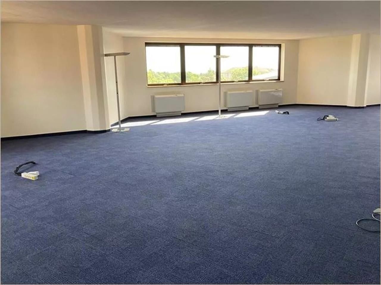 Nous vous proposons des surfaces de bureaux à lou