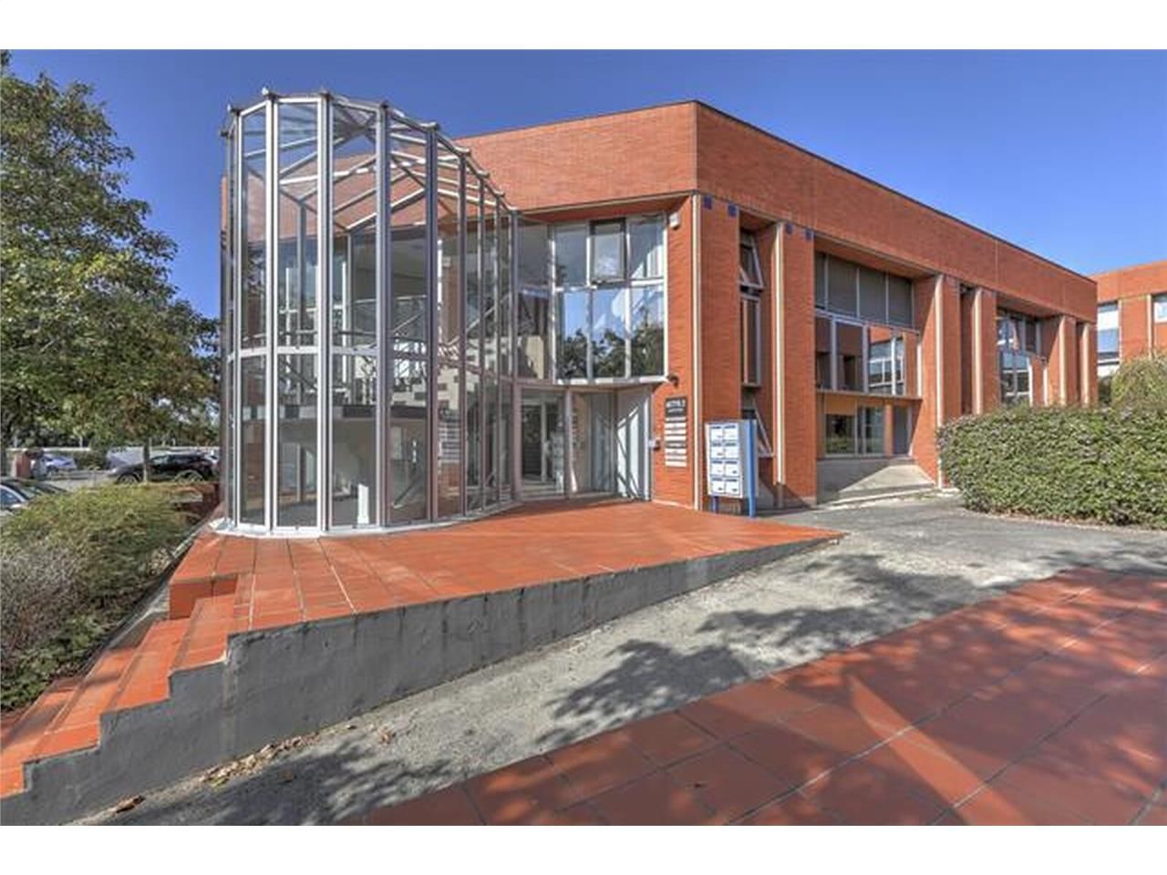 Plateaux rénovés à usage de bureaux proposés à la