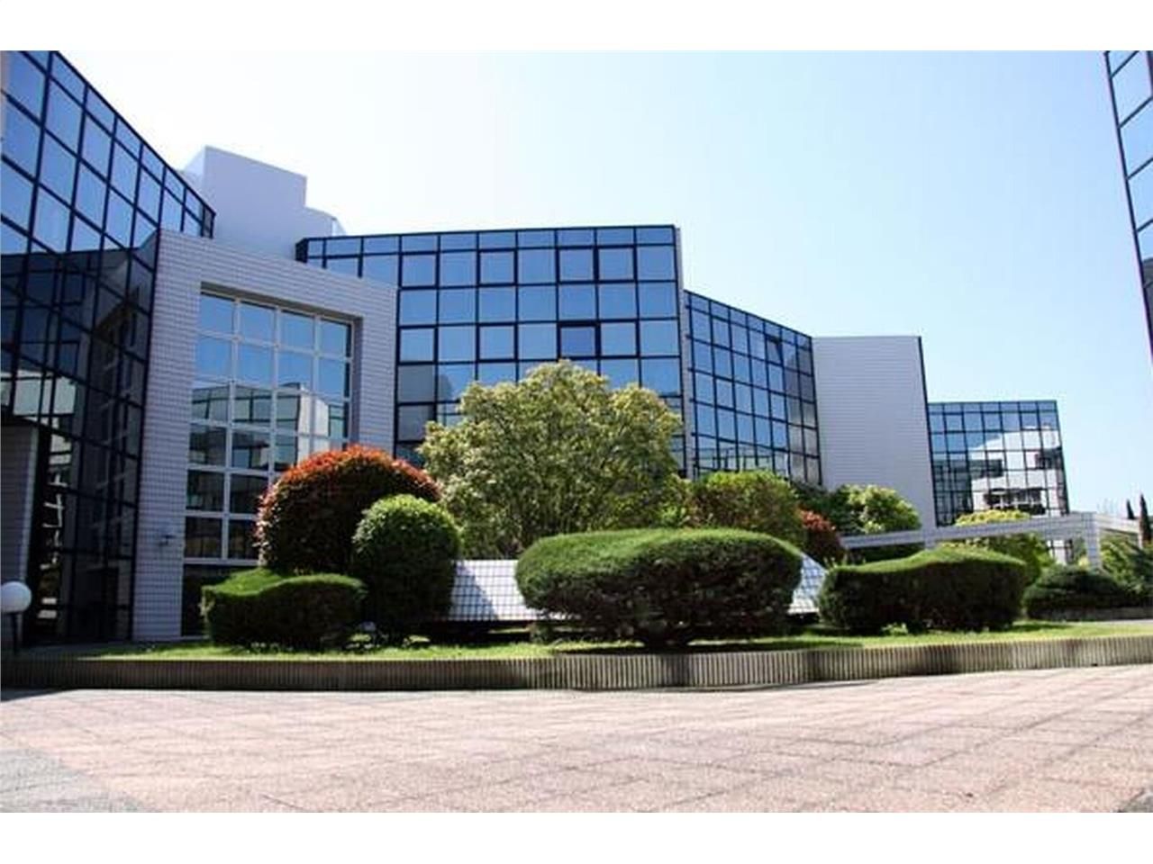 Surface de bureaux à louer idéalement située à pr