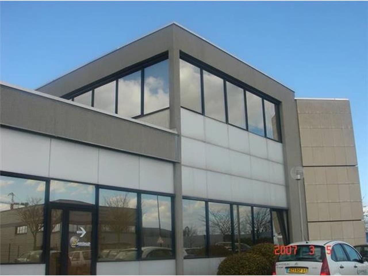 Bureaux à la location ou à la vente idéalement si